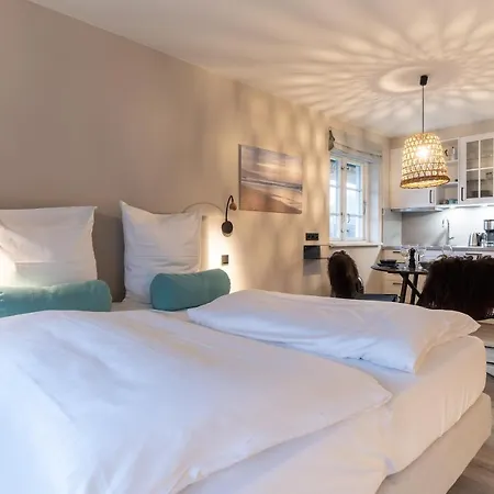 1 Apartment *